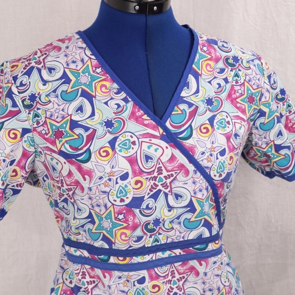 Liana Medical Scrub Top Women's XS Blue Multicolor Pattern VTG V-Neck Tie Back - Picture 9 of 11